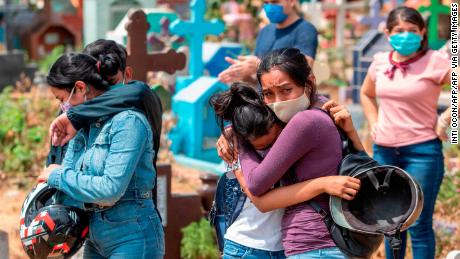 México reporta 575 muertes y 4,921 nuevos casos COVID19 en un día mexico-reporta-575-muertes-y-4921-nuevos-casos-covid19-en-un-dia